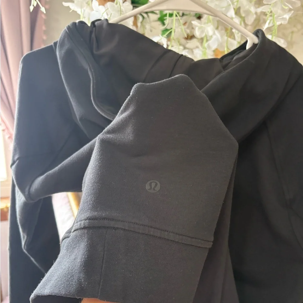 lululemon athletica Men's Black Hooded Pullover - Picture 8 of 9